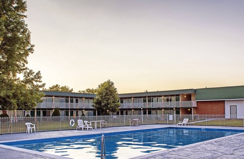Lebanon Hotel | Budget Host Inn