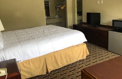 Lebanon Hotel | Budget Host Inn