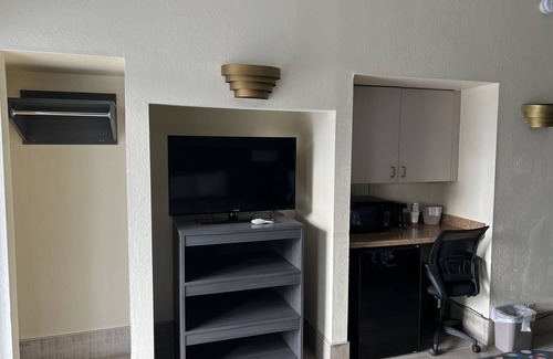 Winkler Hotel | Budget Inn - Ft Myers