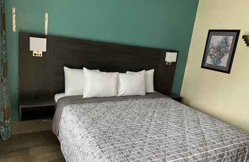 Winkler Hotel | Budget Inn - Ft Myers