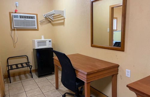 Refugio Hotel | Budget Inn Motel