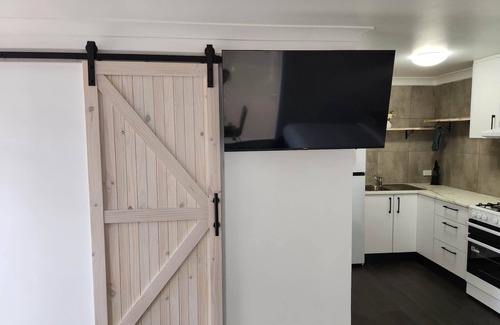 Hamilton Hotel | Budget on the Lake