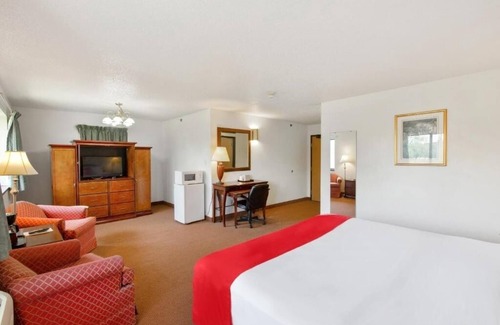 Portage Hotel | Budget Room Near Lake Michigan, Hiking Trails & Lighthouse Place Outlet Shopping