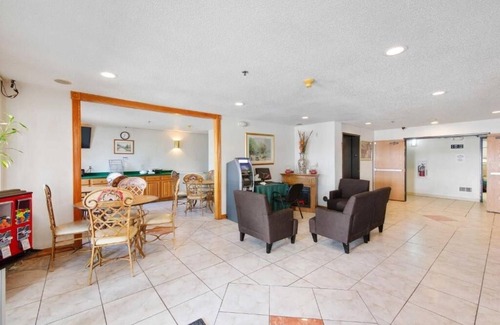 Portage Hotel | Budget Room Near Lake Michigan, Hiking Trails & Lighthouse Place Outlet Shopping