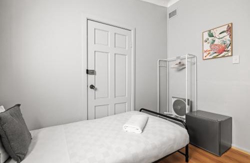 Belmore House | Budget Single Room in Belmore - Convenient Stay Near Shops - Shared Bathroom