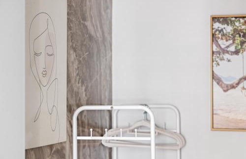 Belmore House | Budget Single Room in Belmore - Convenient Stay Near Shops - Shared Bathroom