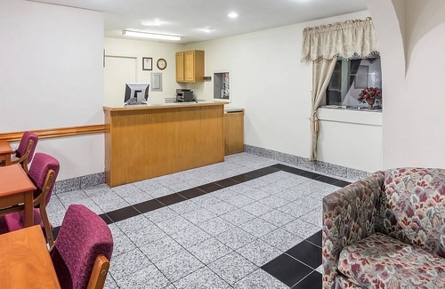 Austin Ave. Hotel | Budget Stay w/Mini-Fridge and Microwave Near Waco’s Top Museums – Pet-Friendly!
