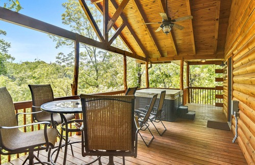 Clyde Cabin | 🦬 Buffalo Bungalow.Couples Only: sauna, massage table & much more!