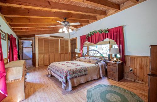 Robbinsville House | Buffalo Creek Cabin- Hot Tub Creekfront Escape