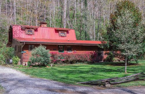 Robbinsville House | Buffalo Creek Cabin- Hot Tub Creekfront Escape