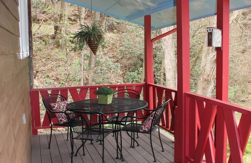 Clyde Cabin | Buffalo Creek Vacations: Hare Pin Inn