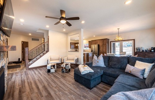 Grand Elk Ranch House | Buffalo Run- Luxury home, dog OK, HOT TUB, near WP