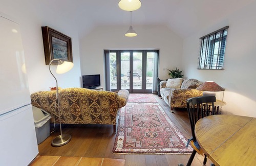 Kidlington Apartment | Buffs Lodge Holiday Cottage 2 Bed & Sleeps 4