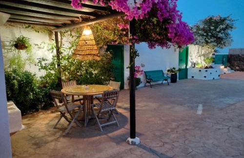 Tinajo House | BUGANVILLA MOLINO