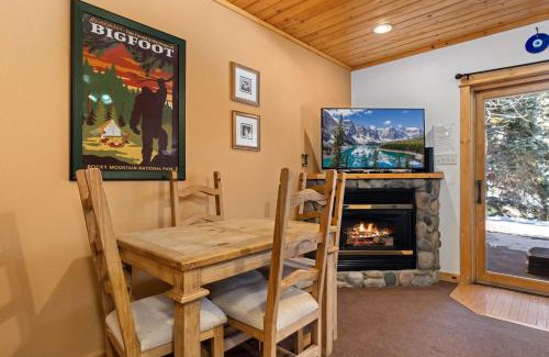 Fall River Estates Apartment | Bugle Pointe B16 by Estes Park Condos