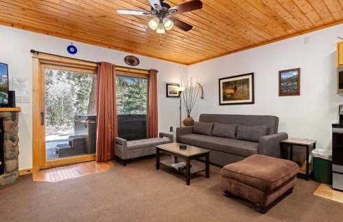 Fall River Estates Apartment | Bugle Pointe B16 by Estes Park Condos