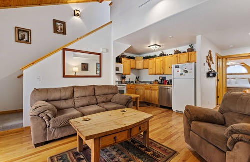 Fall River Estates Condo | Bugle Pointe B21 (Private Hot tub) River Views!