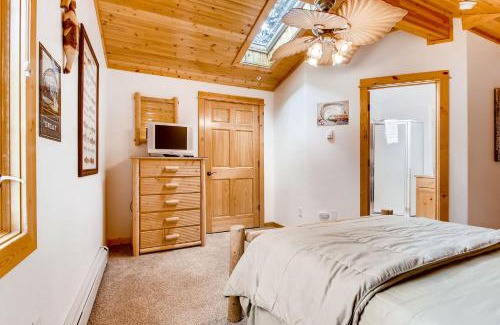 Fall River Estates Apartment | Bugle Pointe B23 by Estes Park Condos