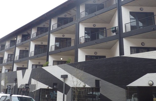 Greater Johannesburg Metropolitan Area Apartment | Building of manual workers