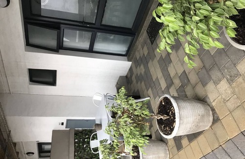 Greater Johannesburg Metropolitan Area Apartment | Building of manual workers
