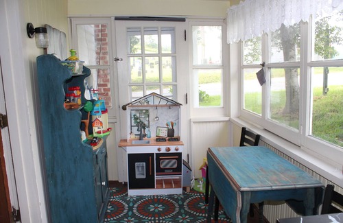 James Creek House | Built in the 1850's, this home has a big story to tell!nBoat park. avail.