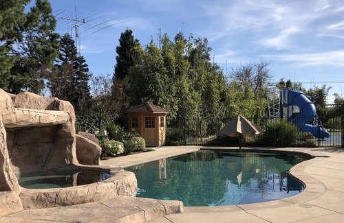 Northwest Anaheim House | Bull - Ekki nota