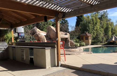 Northwest Anaheim House | Bull - Ekki nota