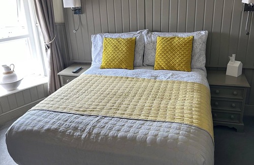 St George Hotel | Bull Hotel