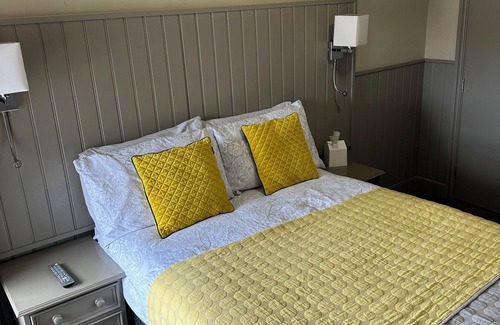 St George Hotel | Bull Hotel