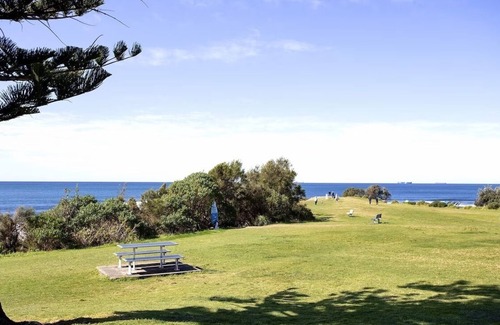 Bulli Apartment | Bulli26 Studio | Relaxing Beachside Accommodation 150m from Sandon Point Beach