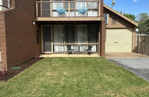 Indigo Shire House | Bundalong Villa on Francis Elliot