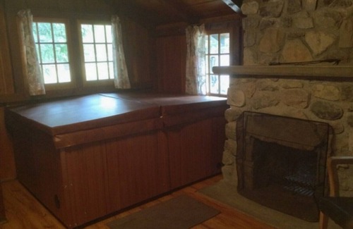 East Kootenay Cabin | Bungalow #2 or #3 with indoor hot tub