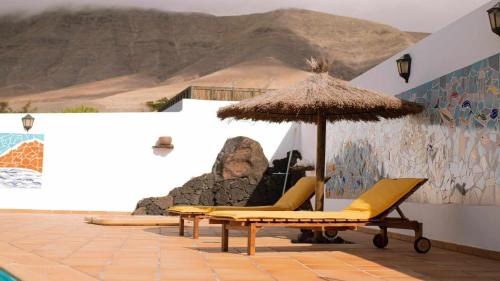 Urbanizacion Famara Villa | Bungalow Allende Famara con piscina privada y AC