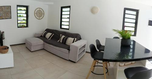 Sainte-Anne Apartment | Bungalow au Coeur du Vert RO 4