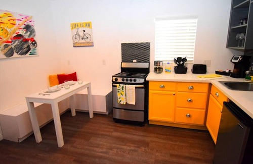 Downtown Las Vegas House | Bungalow#B 1Queen/House by Fremont St Pets+1 Story