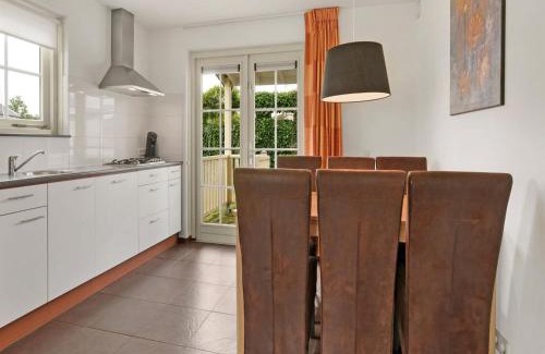 Municipality of Nissewaard House | Bungalow by Water near Rotterdam and Zeeland