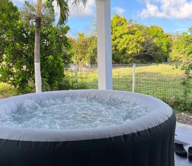 Les Mangles House | Bungalow de Rose