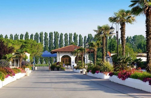 Duna Verde House | Bungalow in Caorle with garden furniture