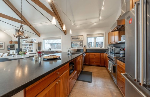 Wilson House | Bungalow in Heart of Wilson