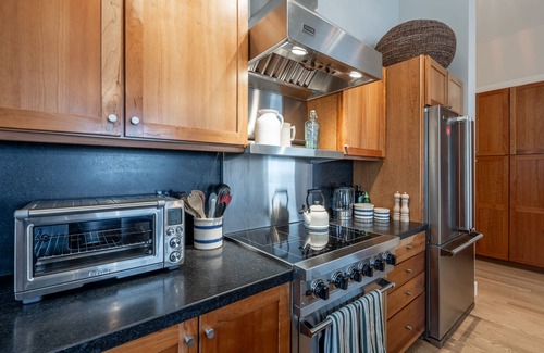 Wilson House | Bungalow in Heart of Wilson
