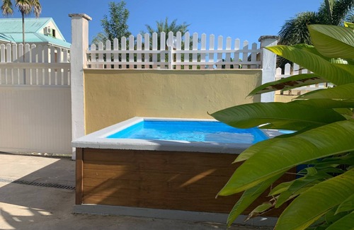 Sainte-Anne House | Bungalow Indépendant Idéalement Situé à Quelques Minutes des Plages