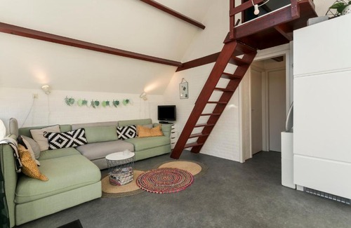 Ouddorp House | Bungalow Jonkerstee 81 - Ouddorp near the beach with big garden - not for companies