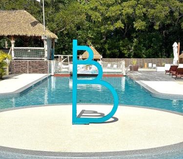 Grand-Bourg Resort | Bungalow La Kawannaise - Piscine, Terrasse, Plage