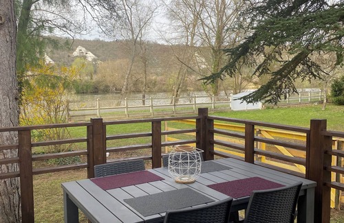 Moisson House | Bungalow on the banks of the Seine