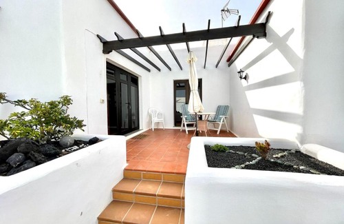 Charco del Palo Apartment | Bungalow para nudistas, con Wifi y estupenda vista la Piscina, a pocos metros de la playa