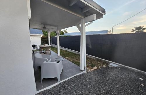 Dubedou Apartment | Bungalow proche de la plage de l'anse à l'eau