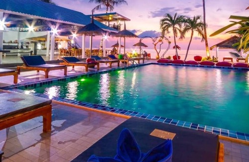 Ko Lanta Ski Chalet | Bungalow - Sleeps 2 - Terrace - Beach Close
