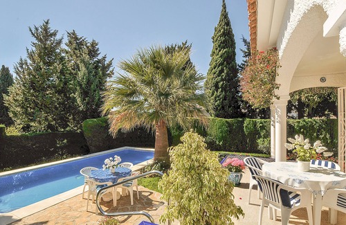 Carihuela Villa | Bungalow Torremolinos at short walk to beach and Benalmadena port