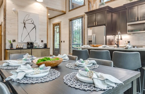 Broken Bow Cabin | Bunk House—Arcade—Hot Tub—Memory Foam—Smart TV