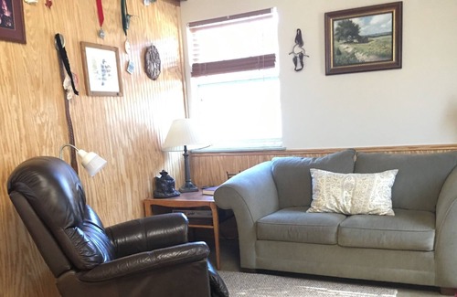 Bastrop Cottage | Bunk House - Whitworth Family Farm